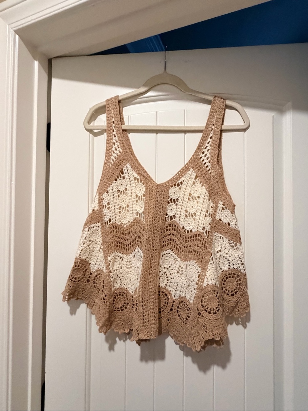 POL Crochet V-Neck Tank Top in Cream and Tan
